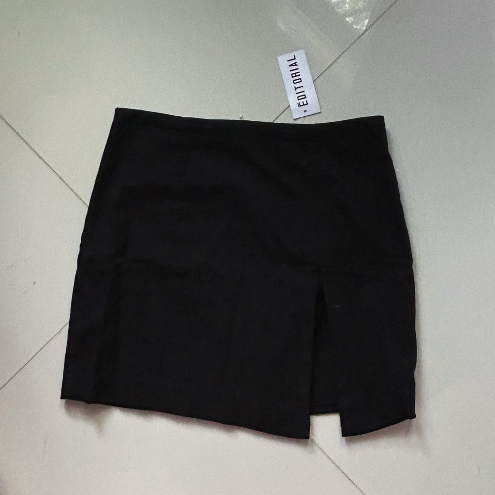 Black Side-slit miniskirt